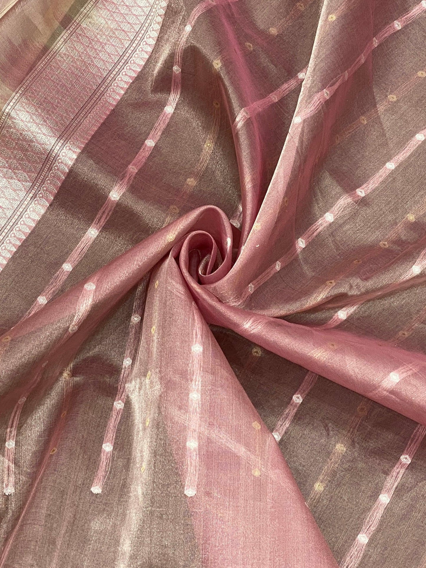 Handwoven banarasi saree by banarasi store