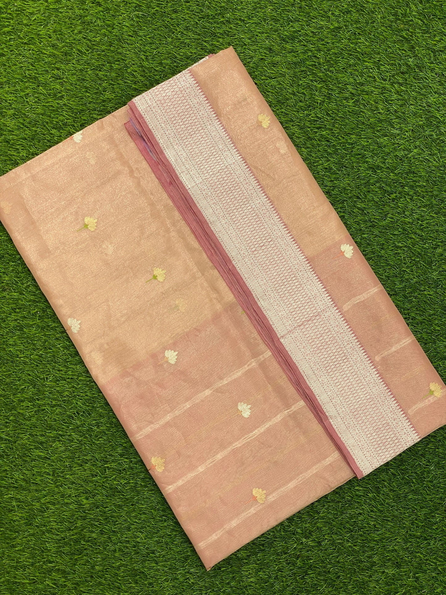 Handwoven banarasi saree by banarasi store