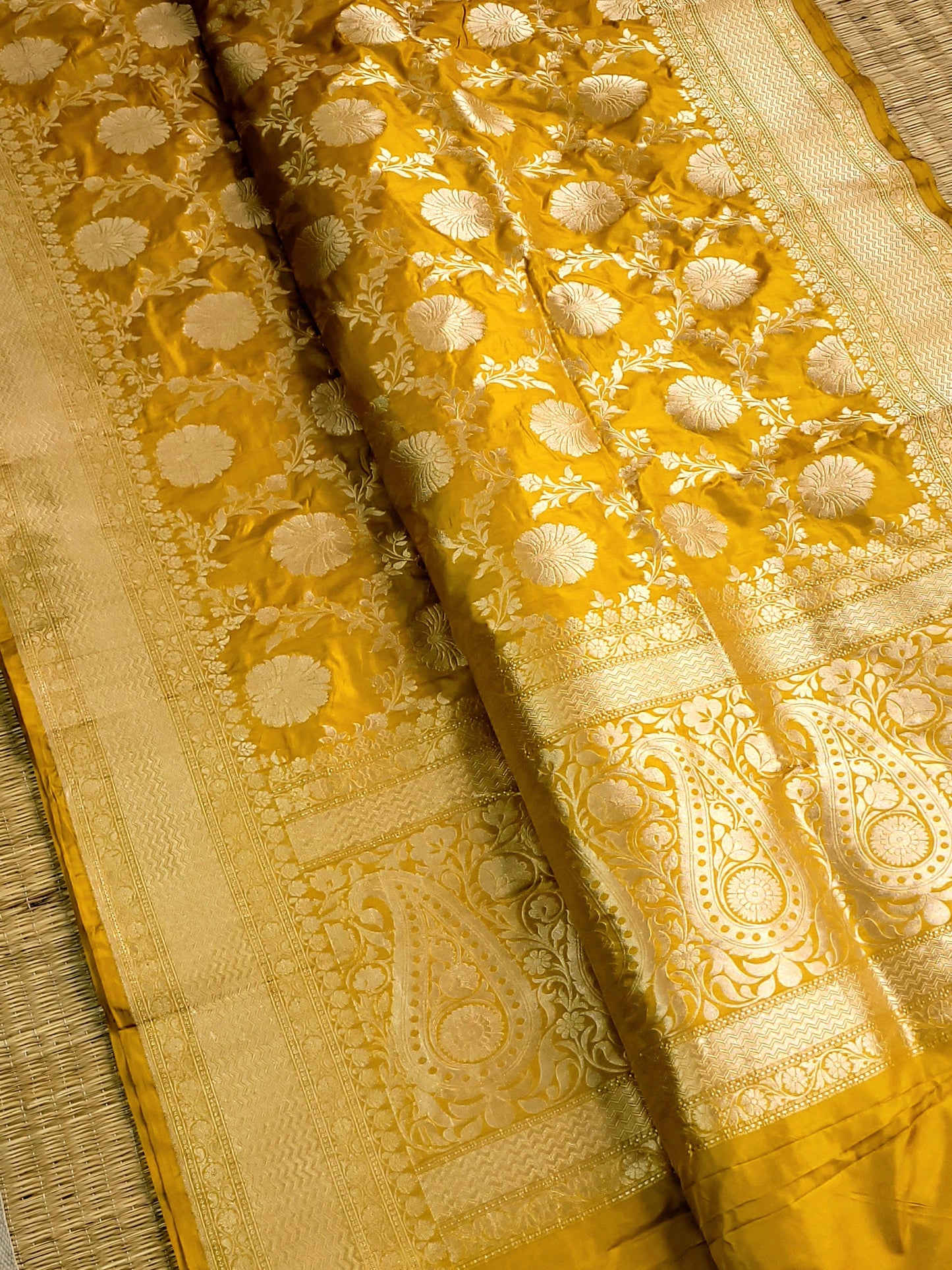 Handloom dupatta by banarasi store